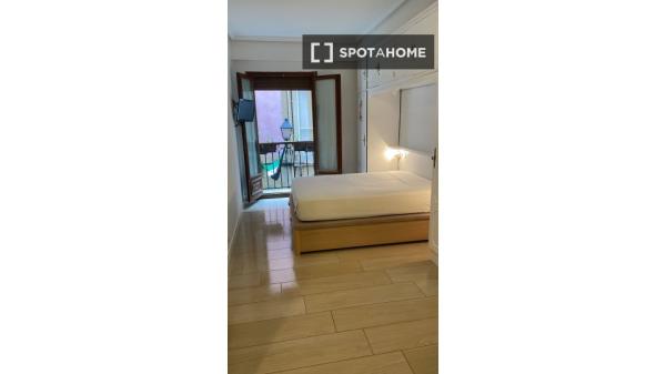 Piso entero de 4 habitaciones en Donostia