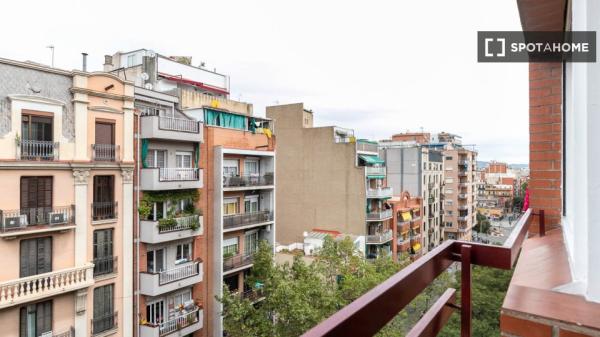 Piso moderno amueblado y equipado en calle Valencia