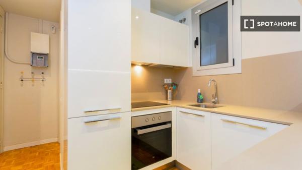 Apartamento moderno con balcón exterior en Sants-Montjuic