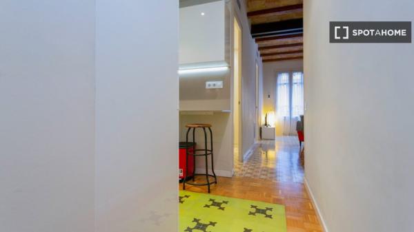 Apartamento moderno con balcón exterior en Sants-Montjuic