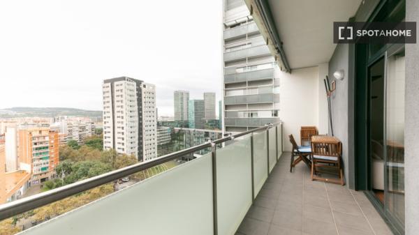 Piso moderno con vistas exteriores en calle Amadeu Torner