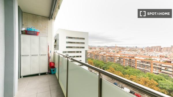 Piso moderno con vistas exteriores en calle Amadeu Torner