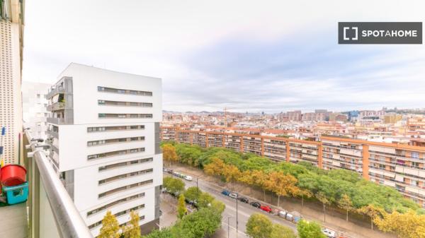 Piso moderno con vistas exteriores en calle Amadeu Torner