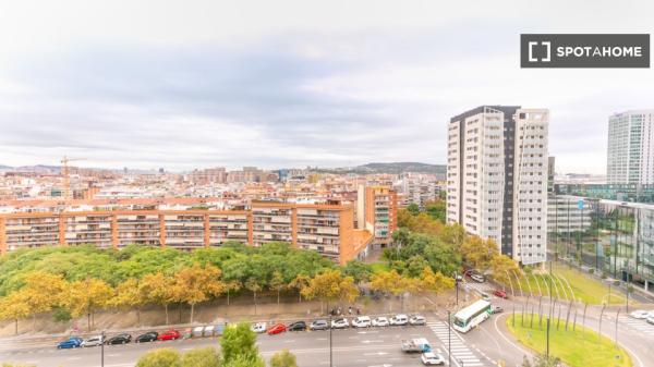 Piso moderno con vistas exteriores en calle Amadeu Torner