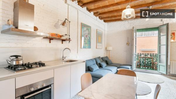 Apartamento moderno con balcón exterior en Sants-Montjuic