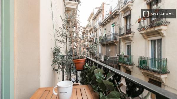 Apartamento moderno con balcón exterior en Sants-Montjuic