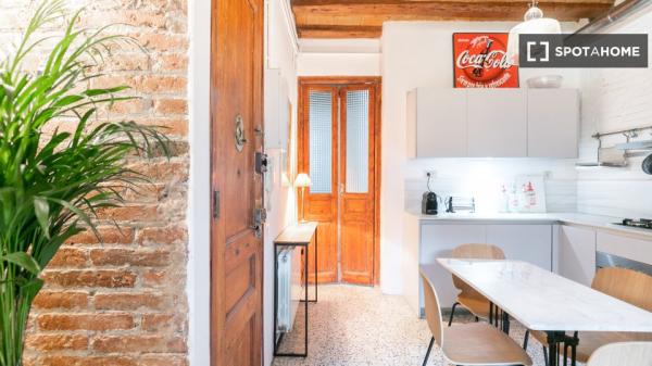 Apartamento moderno con balcón exterior en Sants-Montjuic