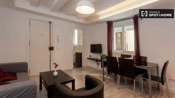 Apartamento de 3 quartos com ar condicionado para alugar em El Raval, Barcelona