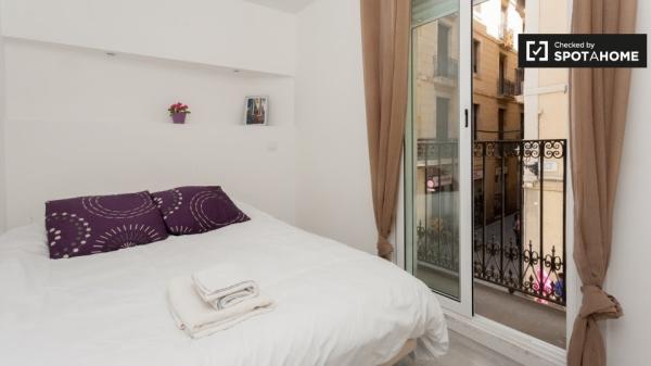 Apartamento de 3 quartos com ar condicionado para alugar em El Raval, Barcelona