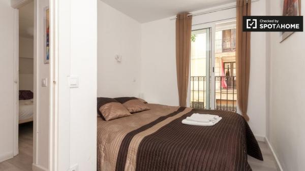 Apartamento de 3 quartos com ar condicionado para alugar em El Raval, Barcelona