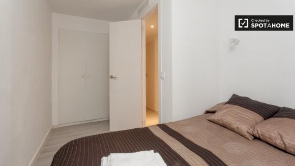 Apartamento de 3 quartos com ar condicionado para alugar em El Raval, Barcelona