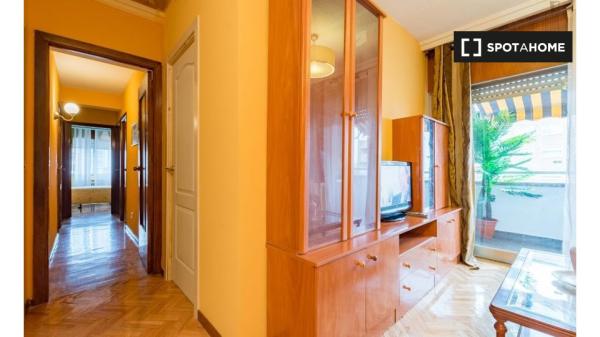 Chambre à louer dans un appartement de 6 chambres à Alcalá de Henares