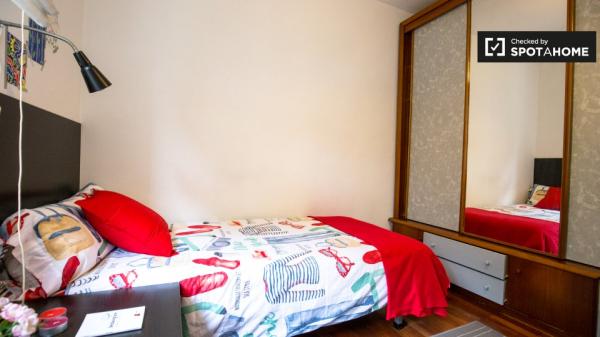 Habitación tranquila en apartamento de 3 dormitorios en Deusto, Bilbao