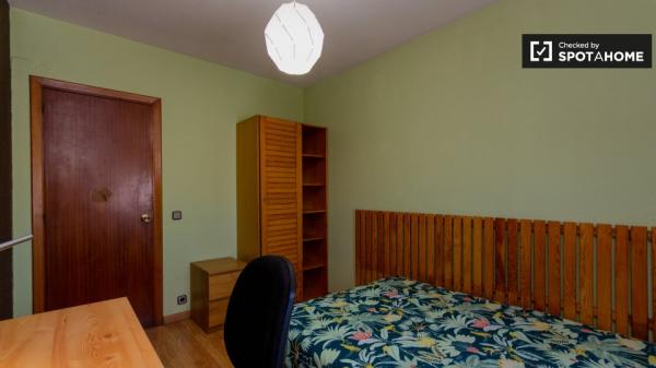 Zimmer in 6-Zimmer-Wohnung in Alcalá de Henares, Madrid