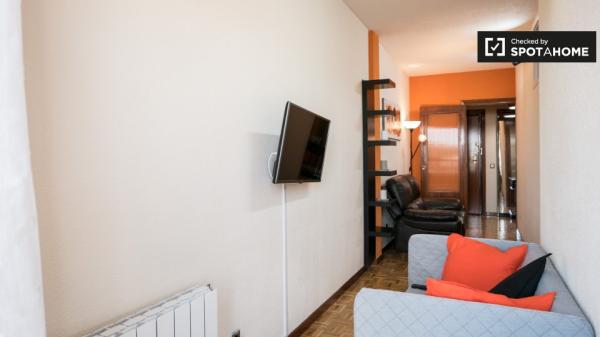 Zimmer in 6-Zimmer-Wohnung in Alcalá de Henares, Madrid