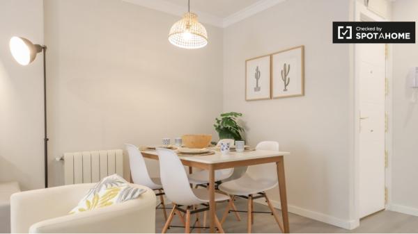 Apartamento de 4 dormitorios en alquiler en Aluche, Madrid.