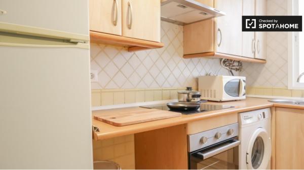 Apartamento de 4 dormitorios en alquiler en Aluche, Madrid.