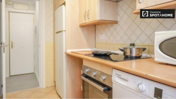 Apartamento de 4 dormitorios en alquiler en Aluche, Madrid.