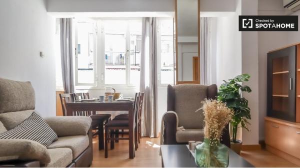 Apartamento de 3 dormitorios en alquiler en Aluche, Madrid