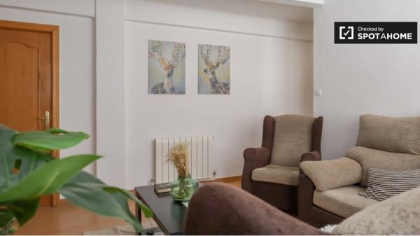 Apartamento de 3 dormitorios en alquiler en Aluche, Madrid