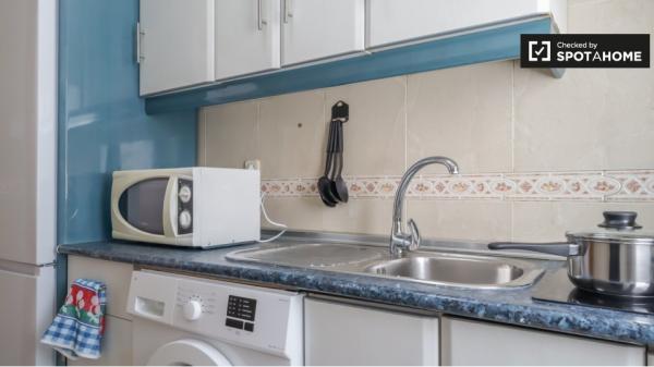 Apartamento de 3 dormitorios en alquiler en Aluche, Madrid