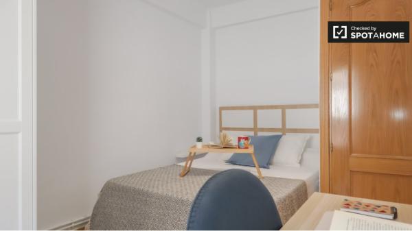 Apartamento de 3 dormitorios en alquiler en Aluche, Madrid