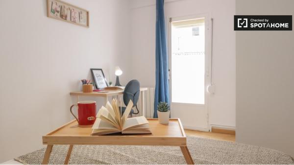 Apartamento de 3 dormitorios en alquiler en Aluche, Madrid