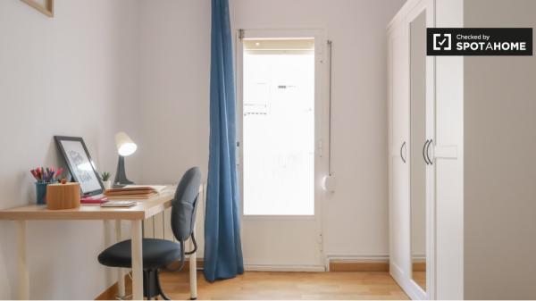 Apartamento de 3 dormitorios en alquiler en Aluche, Madrid