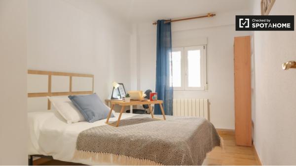 Apartamento de 3 dormitorios en alquiler en Aluche, Madrid