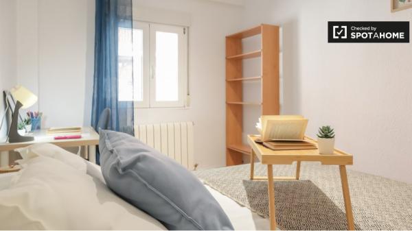 Apartamento de 3 dormitorios en alquiler en Aluche, Madrid