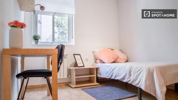 Apartamento de 4 dormitorios en Aluche, Madrid