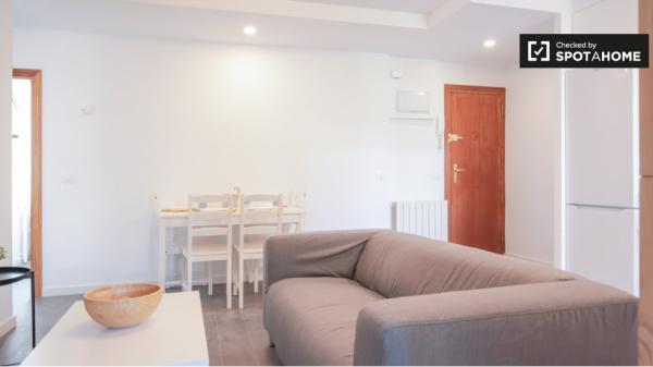 Apartamento de 4 dormitorios en alquiler en Aluche, Madrid.