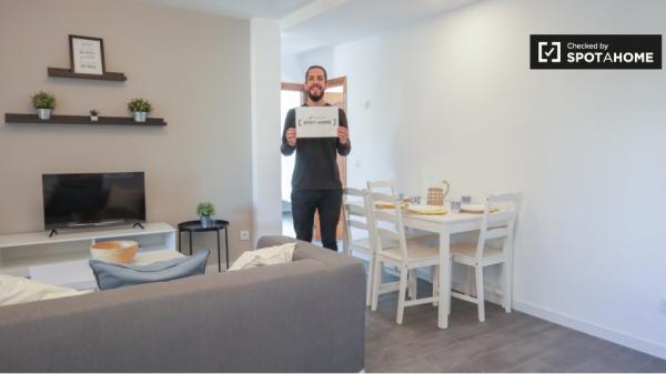 Apartamento de 4 dormitorios en alquiler en Aluche, Madrid.