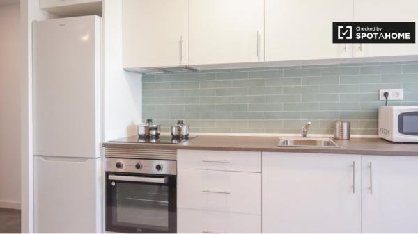 Apartamento de 4 dormitorios en alquiler en Aluche, Madrid.