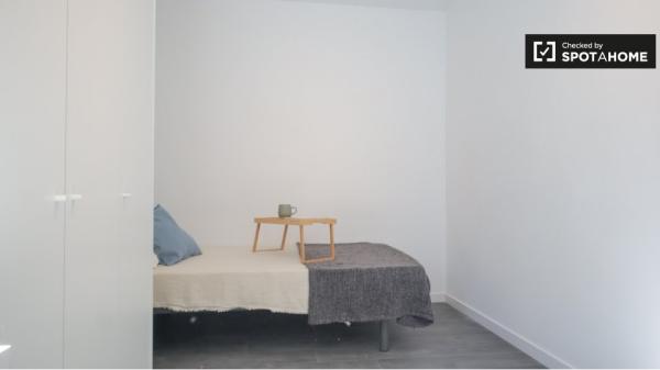 Apartamento de 4 dormitorios en alquiler en Aluche, Madrid.