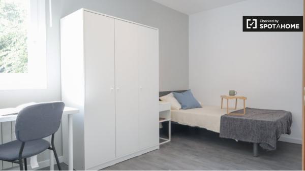 Apartamento de 4 dormitorios en alquiler en Aluche, Madrid.