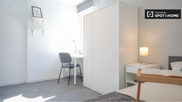 Apartamento de 4 dormitorios en alquiler en Aluche, Madrid.