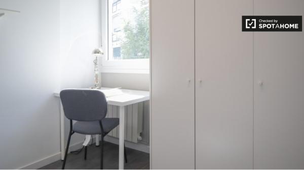 Apartamento de 4 dormitorios en alquiler en Aluche, Madrid.