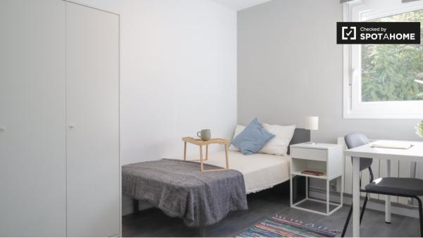 Apartamento de 4 dormitorios en alquiler en Aluche, Madrid.