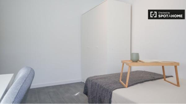 Apartamento de 4 dormitorios en alquiler en Aluche, Madrid.