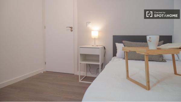 Apartamento de 4 dormitorios en alquiler en Aluche, Madrid.