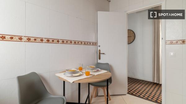 Alquiler de habitaciones en apartamento de 7 dormitorios en Barcelona