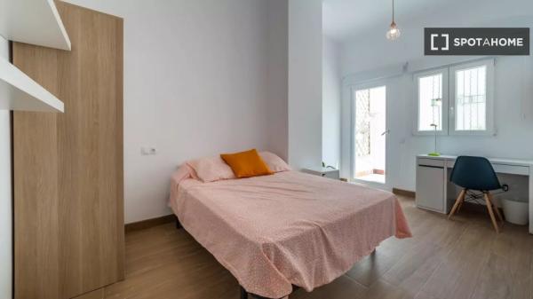 Se alquila habitación en piso compartido en Valencia