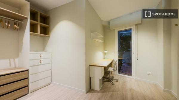 Quarto para alugar em apartamento de 4 quartos em Barcelona