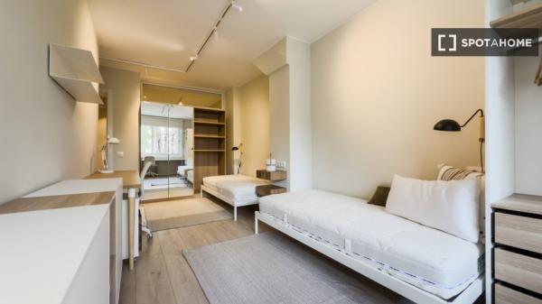 Quarto para alugar em apartamento de 4 quartos em Barcelona