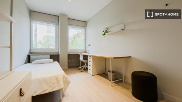 Quarto para alugar em apartamento de 4 quartos em Barcelona