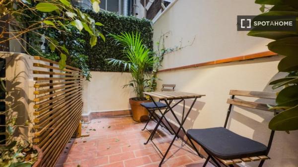 Quarto para alugar em apartamento de 4 quartos em Barcelona