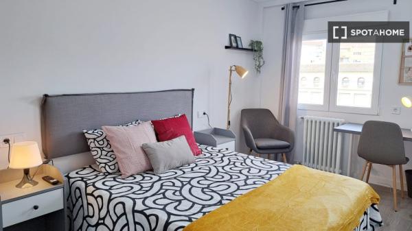 Quarto em apartamento compartilhado em Zaragoza