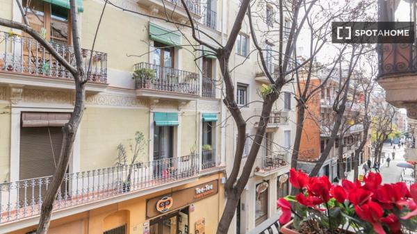 Cozy, spacious and bright in Carrer Verdi