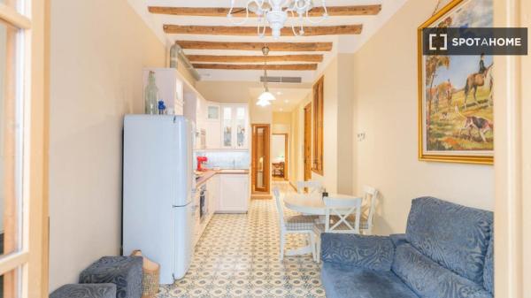 Cozy, spacious and bright in Carrer Verdi